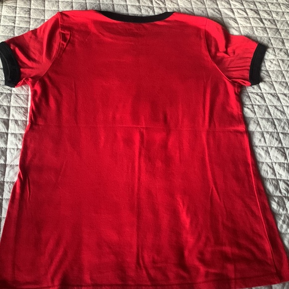 Red & Black Disney Tee size medium excellent condition - Picture 6 of 8